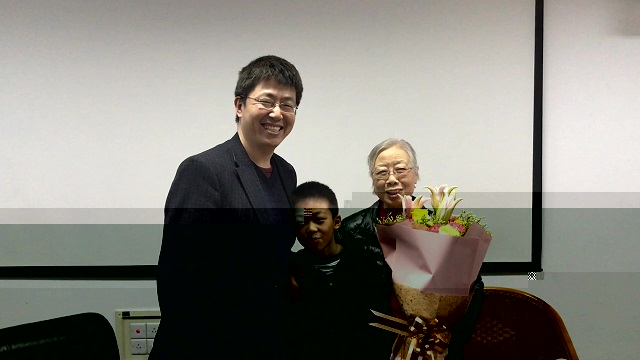 1527236828307041879.jpg 朱靜院士(右1)和曾經的學生鐘虓龑老師(左1).jpg